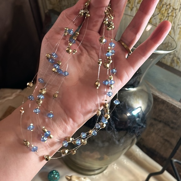 Floating Illusion Necklace Walking through the air - Picture 2 of 12